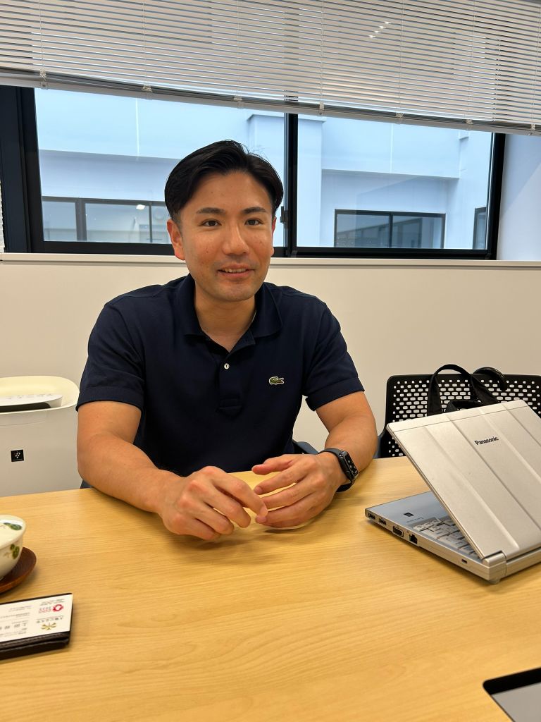 インタビューを行う宅ドリル便 担当 半嶺